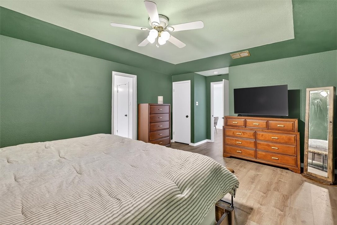 5410 Fox Run Drive Corpus Christi, TX 78413 - Photo 20 of 40 a bedroom with a bed and a flat screen tv