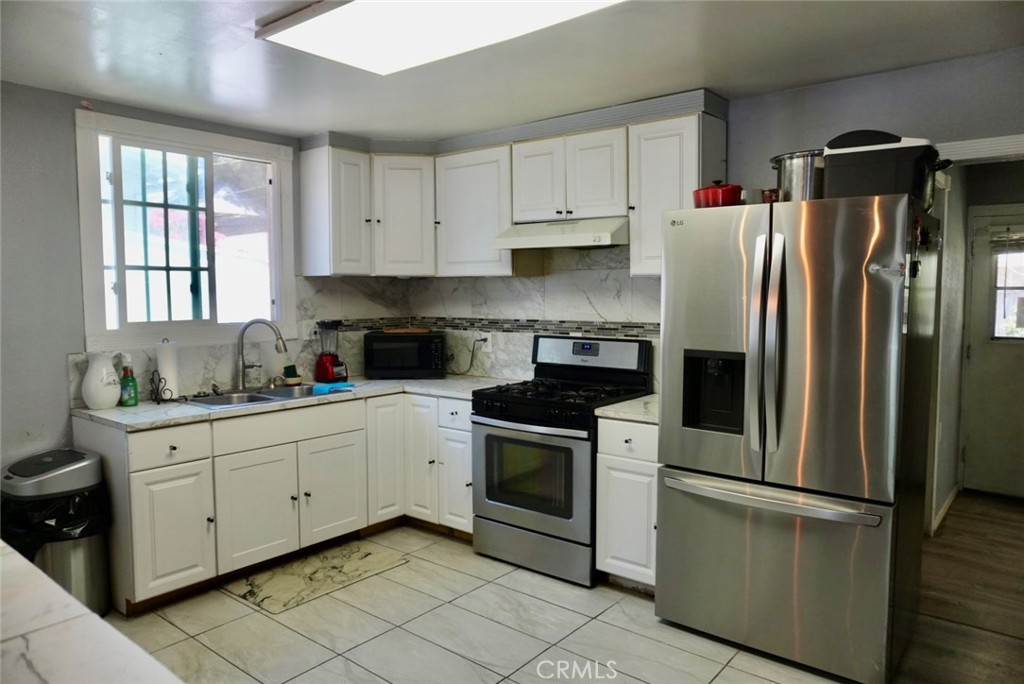 3934 Brockton Avenue Riverside, CA 92501 - Photo 11 of 27