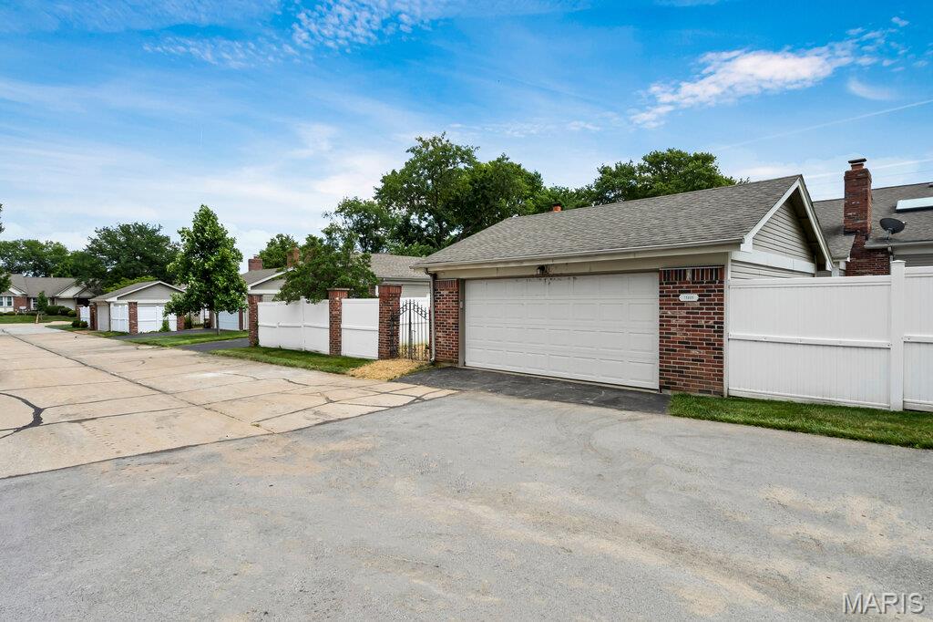 15809 Kersten Ridge Drive Chesterfield, MO 63017 - Photo 36 of 40