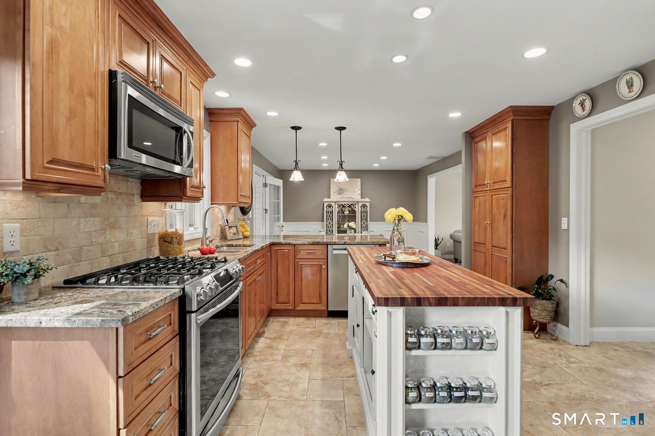 45 Pheasant Lane Fairfield, CT 06824 - Photo 15 of 40 Gallery Image 15