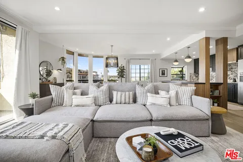 $1,370,000 | 14115 Moorpark Street, Unit 311, Sherman Oaks, CA 91423