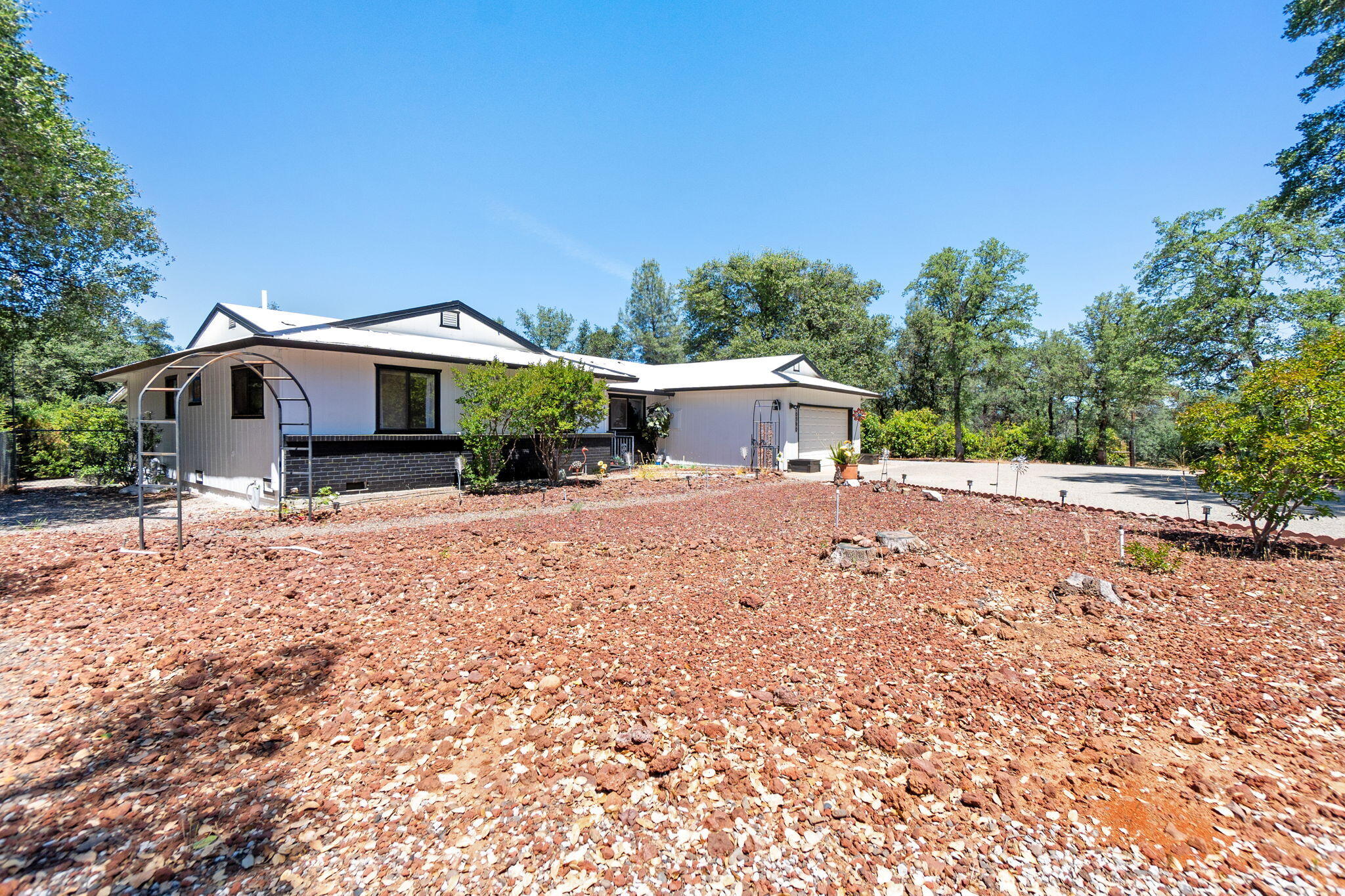 10390 October Lane Redding, CA 96003 - Photo 56 of 94 Yard