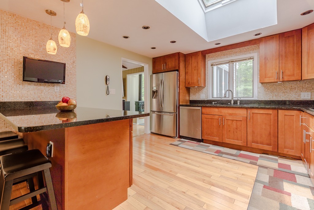 11 Hamilton Road Peabody, MA 01960 - Photo 6 of 30 Gallery Image 6