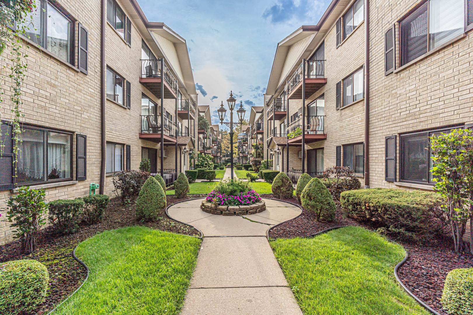 5151 North East River Road, Unit 332D Chicago, IL 60656 - Photo 12 of 14 Gallery Image 12