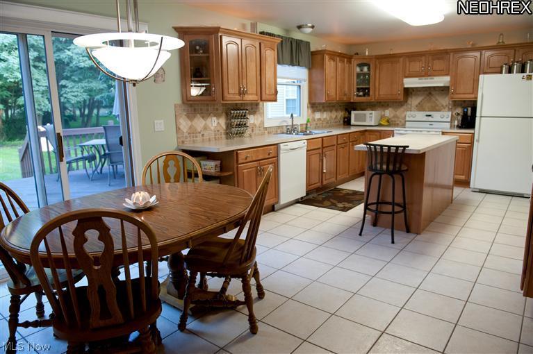 1593 Sunview Road Cleveland, OH 44124 - Photo 2 of 24