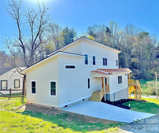 $469,000 | 21 Ponder Street, Mars Hill, NC 28754