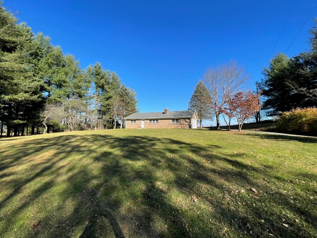 249 Edison Road Fancy Gap, VA 24328 - Photo 4 of 25 Gallery Image 4
