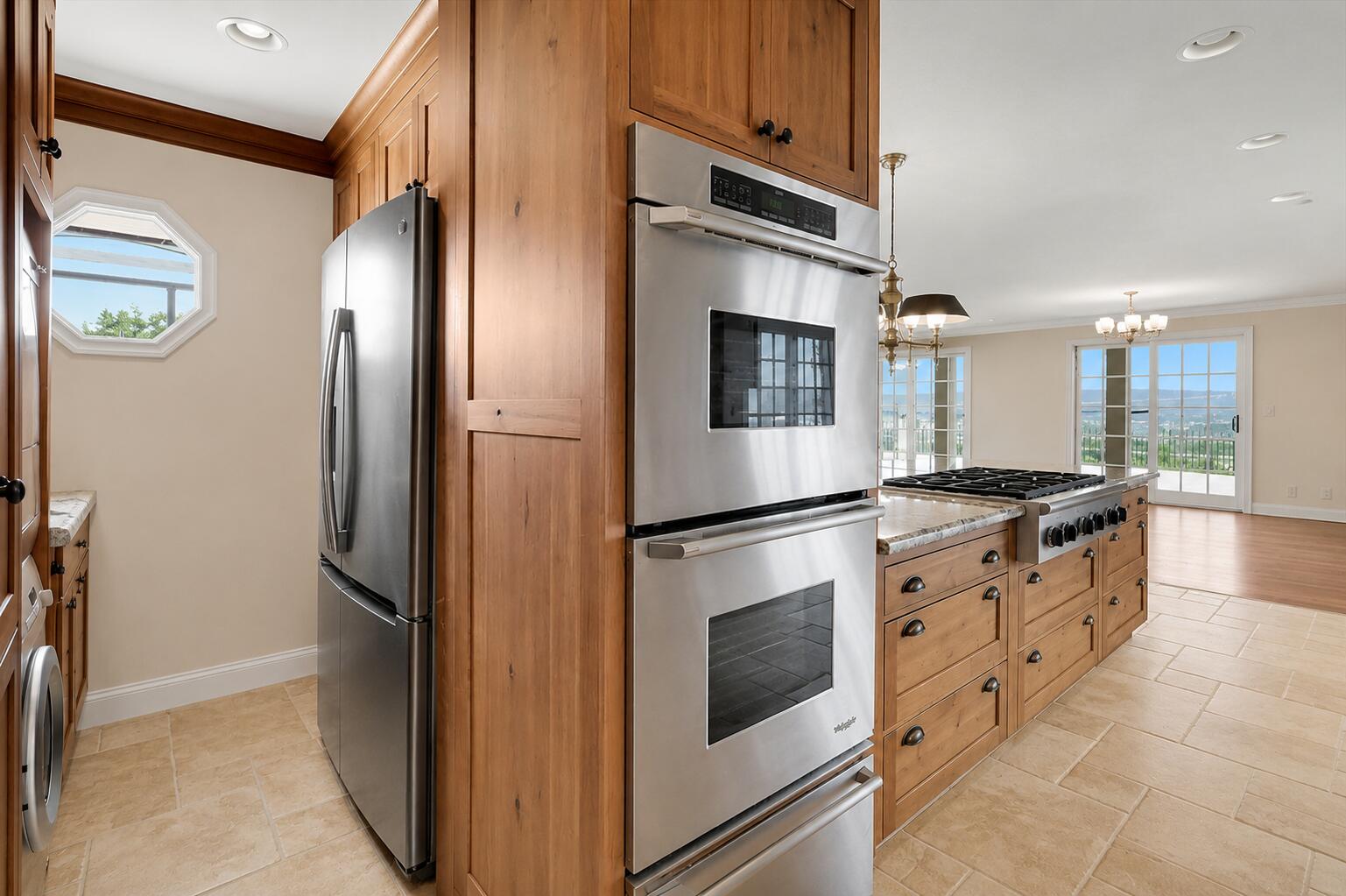 312 North Crest Road Chattanooga, TN 37404 - Photo 15 of 81 Kitchen Butler Pantry