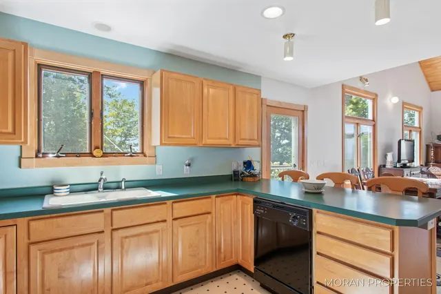 $829,900 | 4566 Lakeview Drive, Shelby, MI 49455