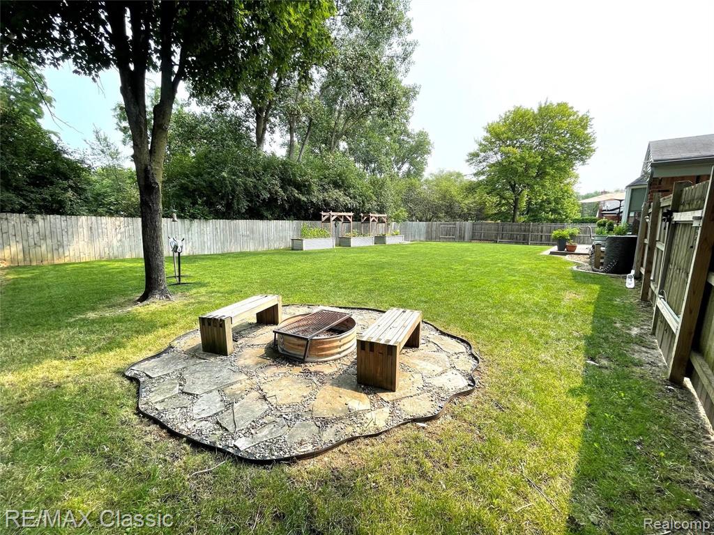 36170 Congress Road Farmington Hills, MI 48335 - Photo 4 of 22
