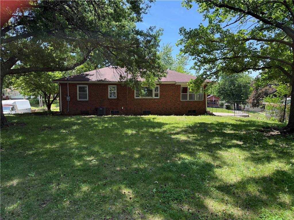 3407 Gene Field Road St. Joseph, MO 64506 - Photo 3 of 20