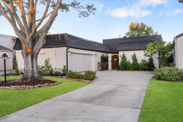 $472,000 | 31 Wellington Drive, Sugar Land, TX 77478
