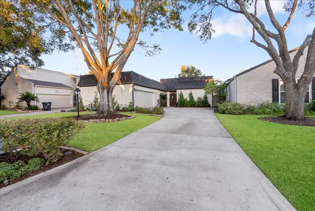 $472,000 | 31 Wellington Drive, Sugar Land, TX 77478