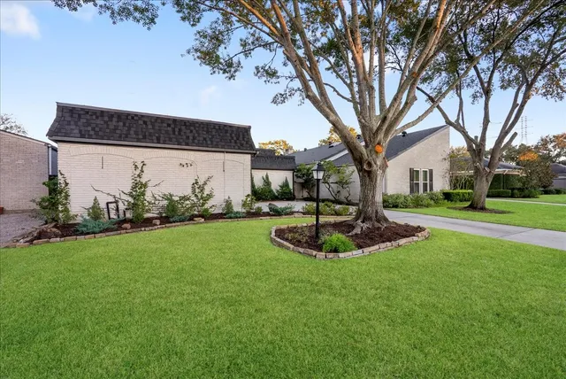 $472,000 | 31 Wellington Drive, Sugar Land, TX 77478