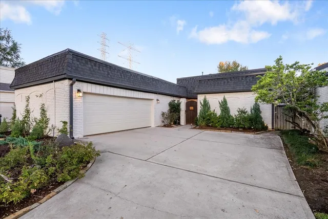 $472,000 | 31 Wellington Drive, Sugar Land, TX 77478