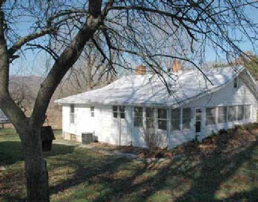 4193 Country Club Road Troutville, VA 24175 - Photo 2 of 6 Back