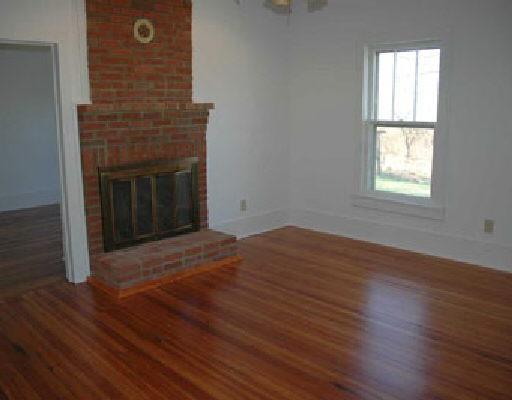 4193 Country Club Road Troutville, VA 24175 - Photo 3 of 6 Living Room