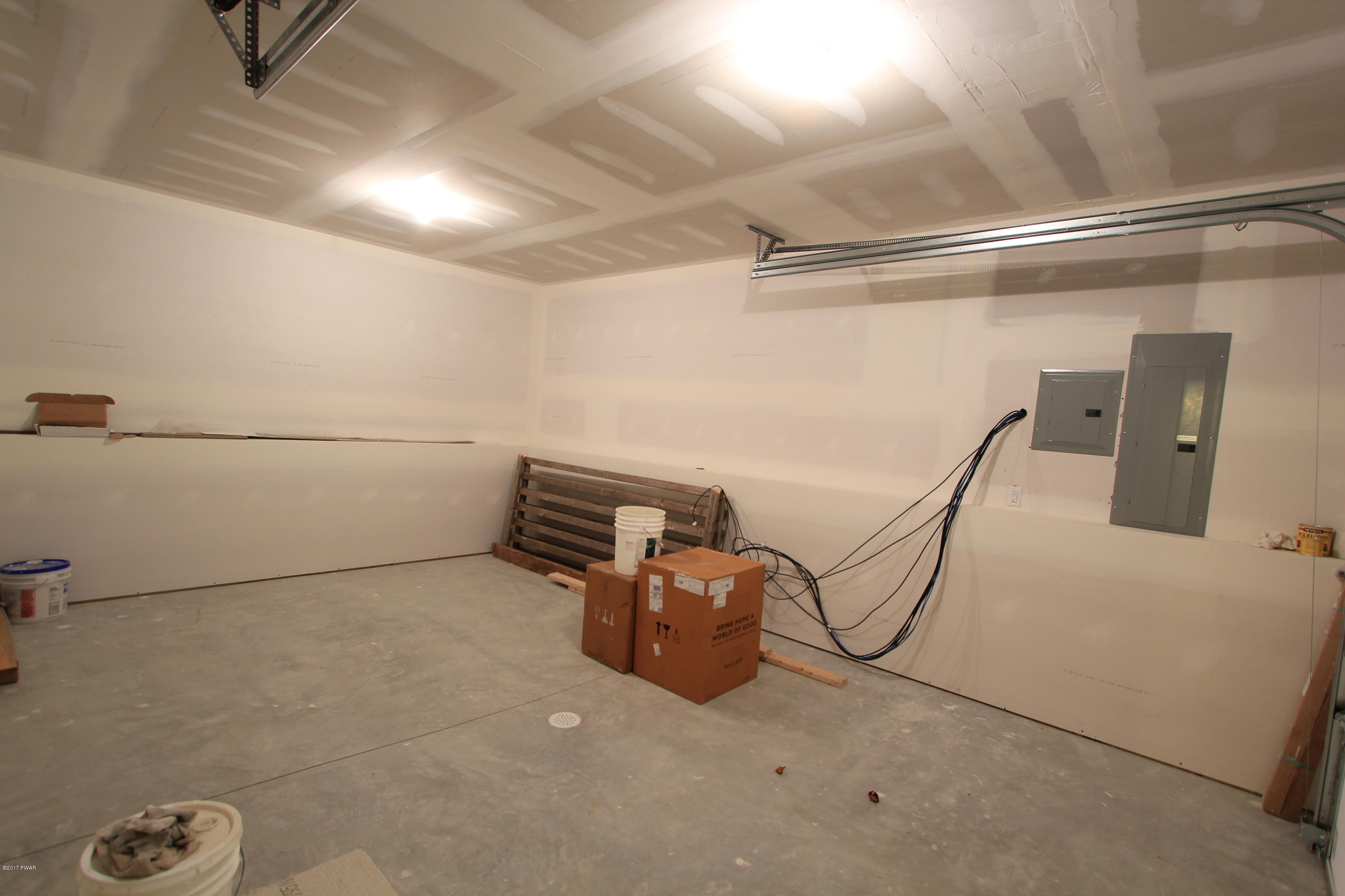 102 Lakeview Road Lackawaxen, PA 18435 - Photo 25 of 57 Garage