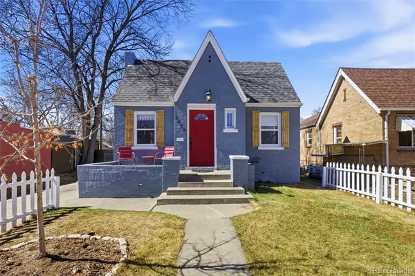 a front view of house with yard