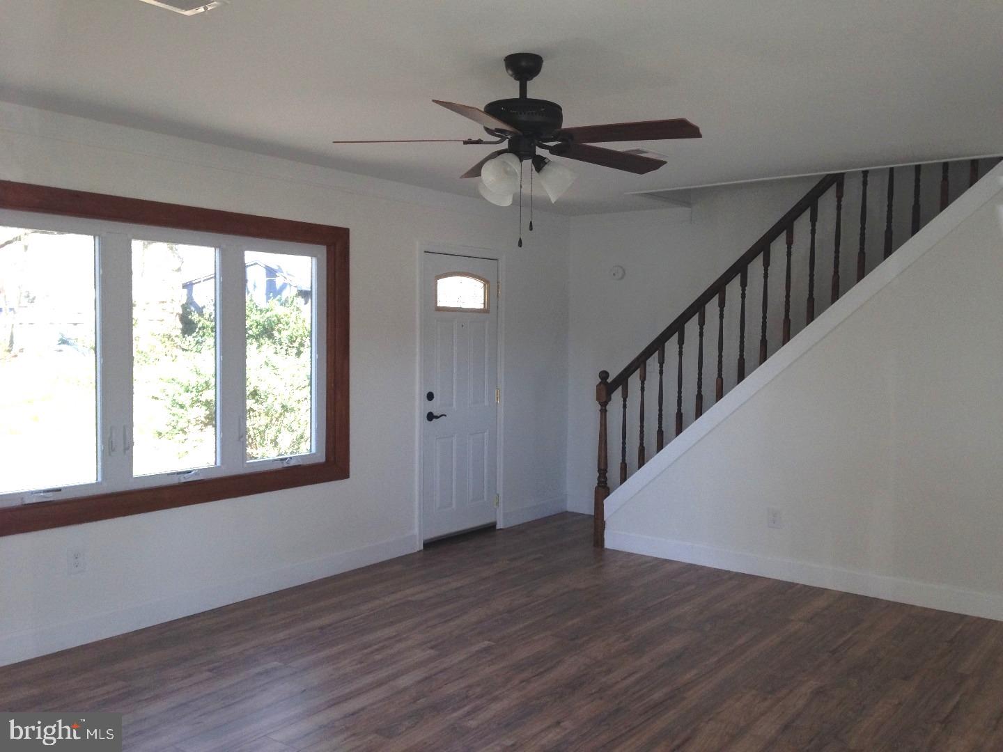6 South Sunset Road Willingboro, NJ 08046 - Photo 4 of 17 Living Room
