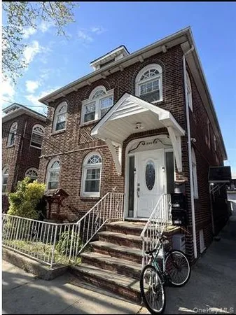 $1,299,000 | 1065 Stell Place | Bronxwood