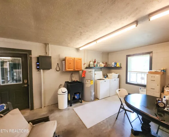 $499,900 | 319 Tater Valley Road, Luttrell, TN 37779