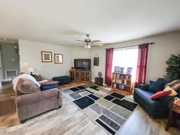 $499,900 | 319 Tater Valley Road, Luttrell, TN 37779