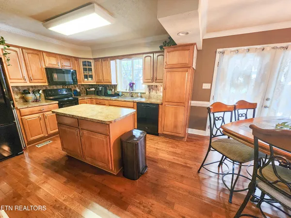 $499,900 | 319 Tater Valley Road, Luttrell, TN 37779