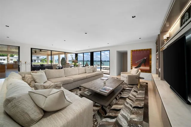 $12,975,000 | 1995 Northeast 118th Road, North Miami, FL 33181