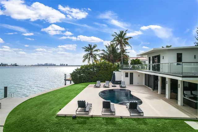 $12,975,000 | 1995 Northeast 118th Road, North Miami, FL 33181