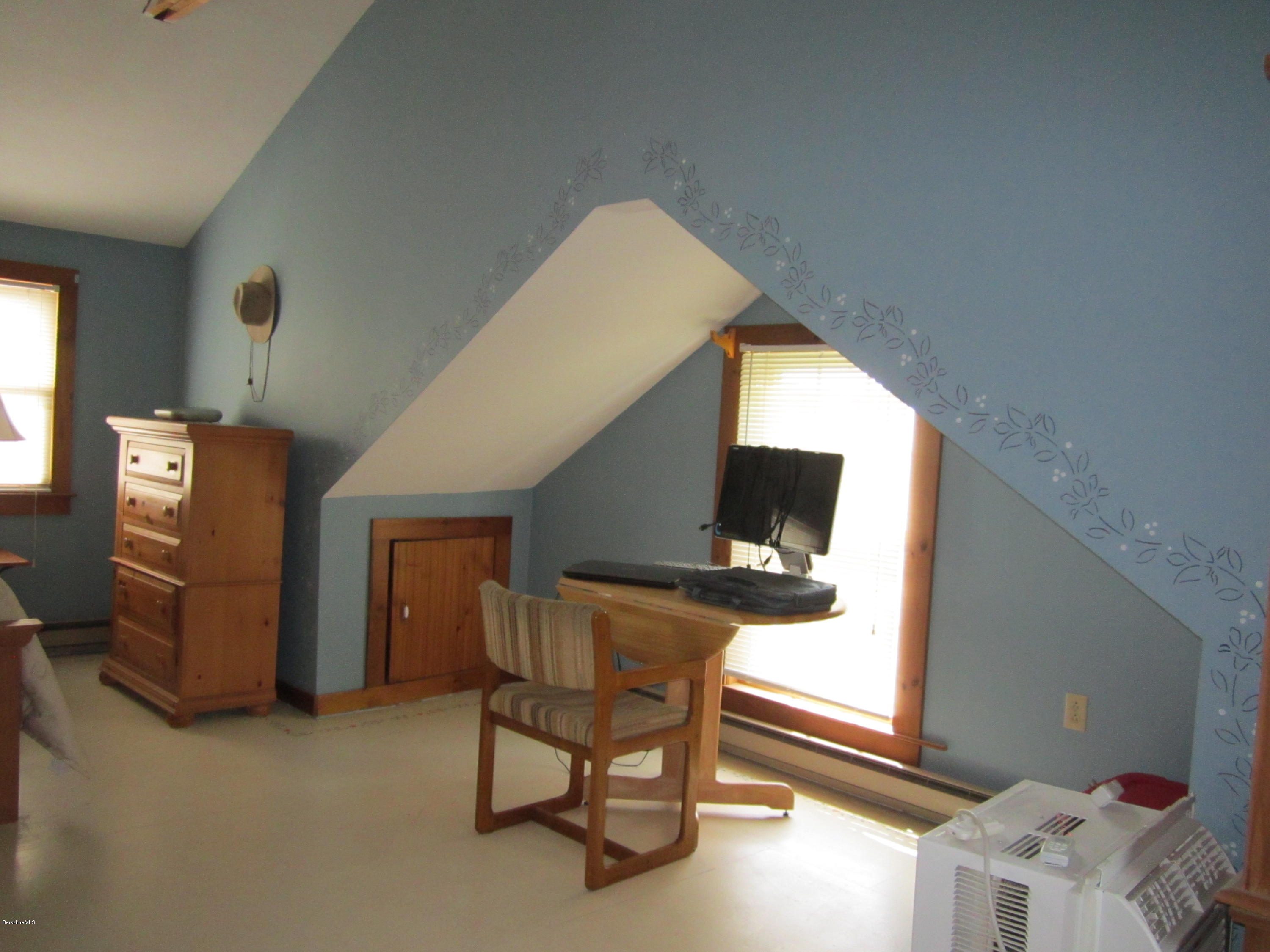 8 Walnut Street Adams, MA 01220 - Photo 14 of 35 8 walnut adams 048