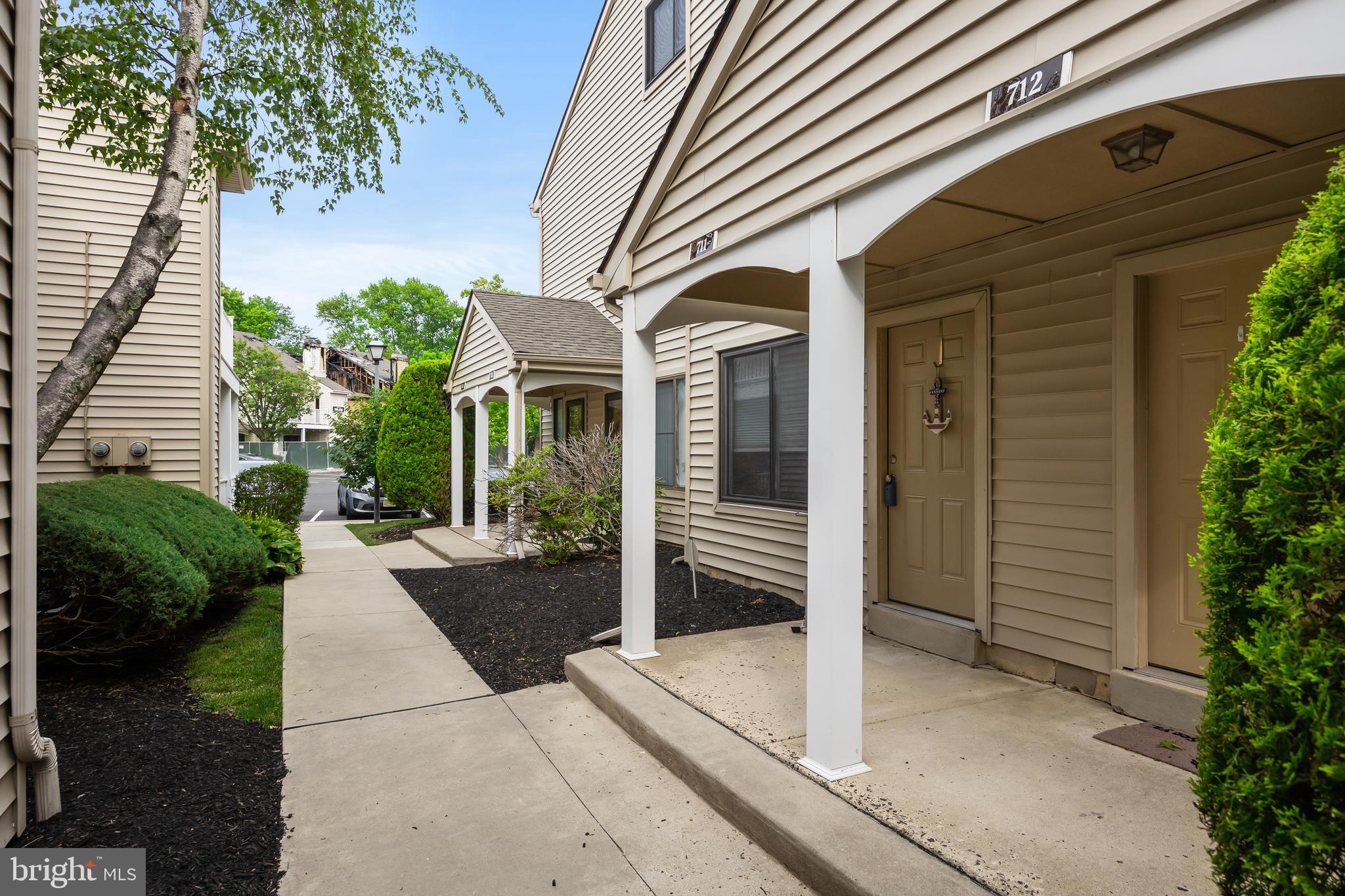 711 Gregorys Way Voorhees, NJ 08043 - Photo 3 of 29