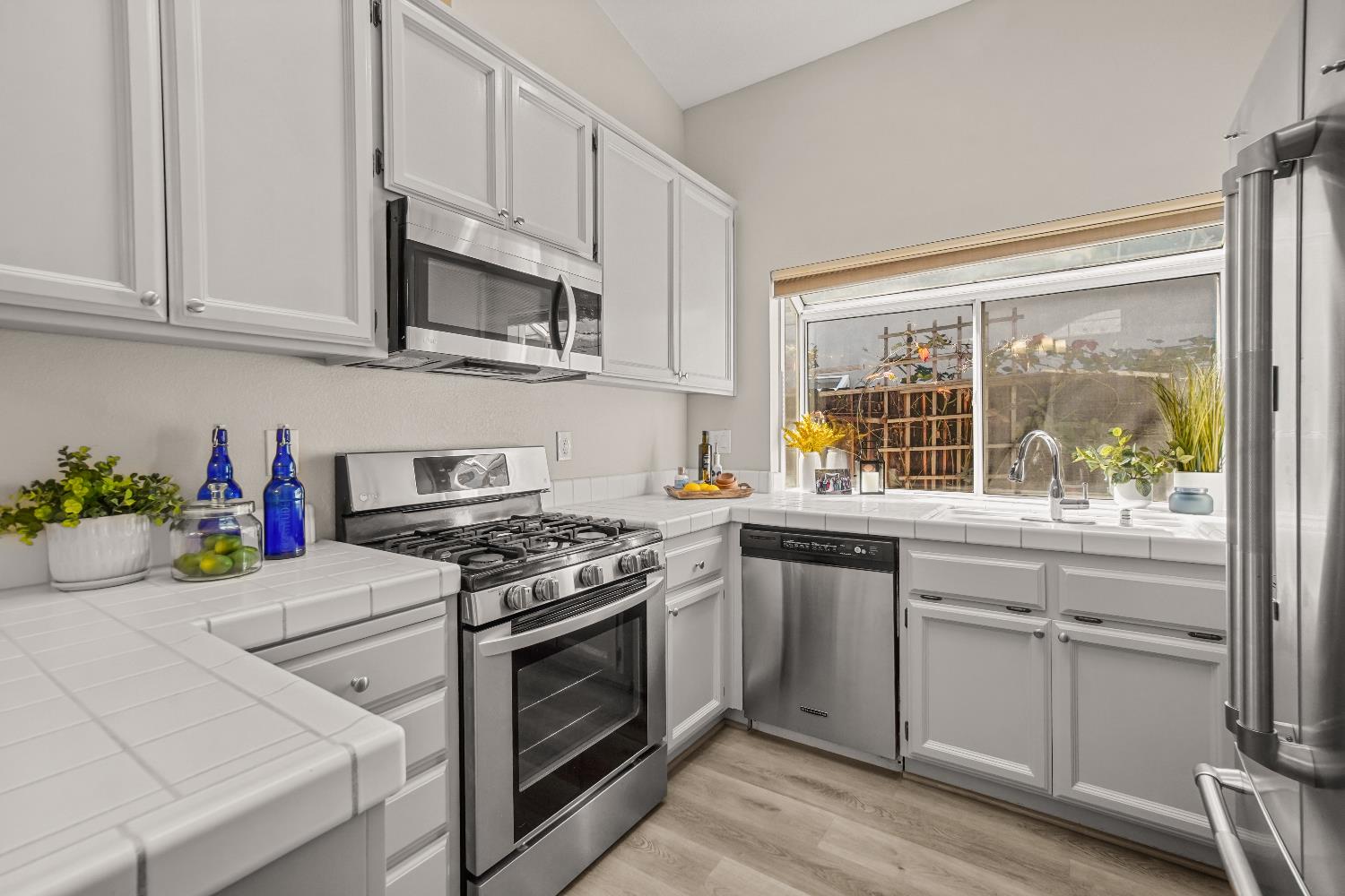 236 Rochelle Court Roseville, CA 95661 - Photo 8 of 30