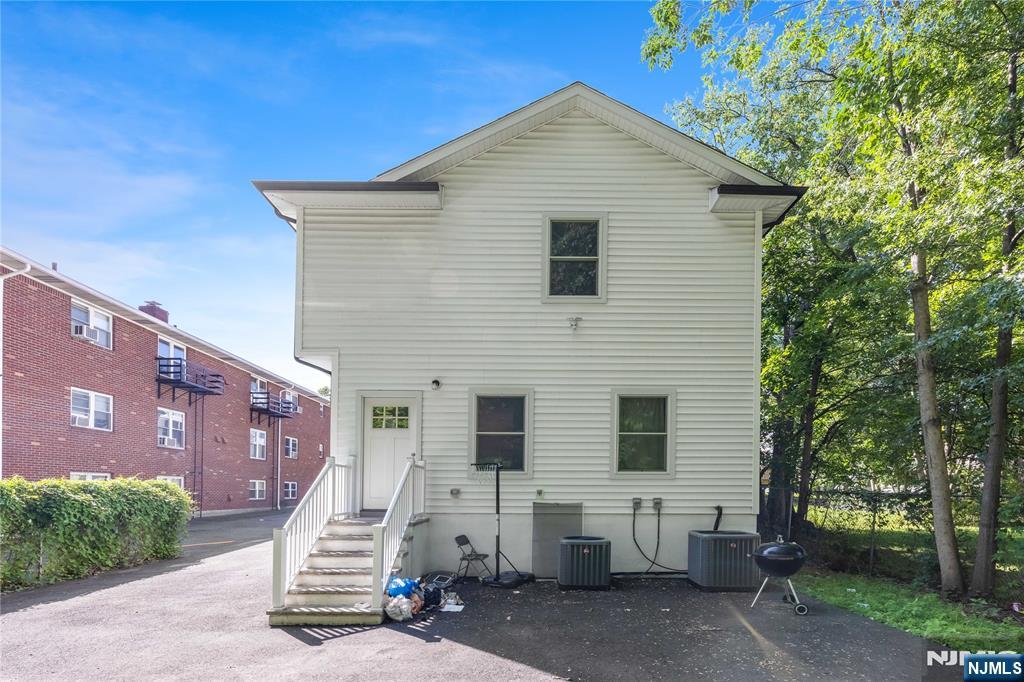 203 Queen Anne Road Bogota, NJ 07603 - Photo 27 of 29 Gallery Image 27
