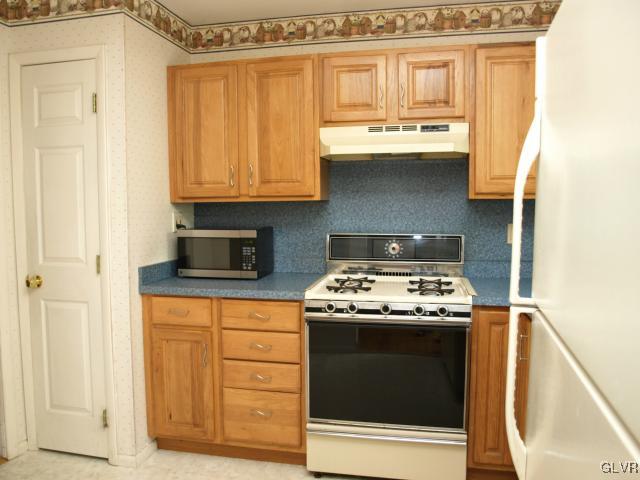2147 Pinehurst Road Bethlehem, PA 18018 - Photo 3 of 18 Gallery Image 3
