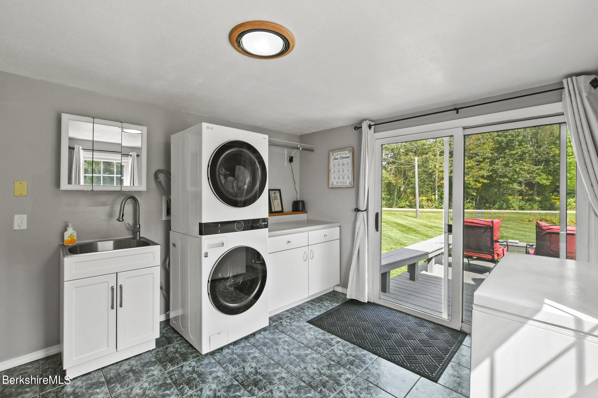 2774 Hancock Road Hancock, MA 01267 - Photo 18 of 43 Room