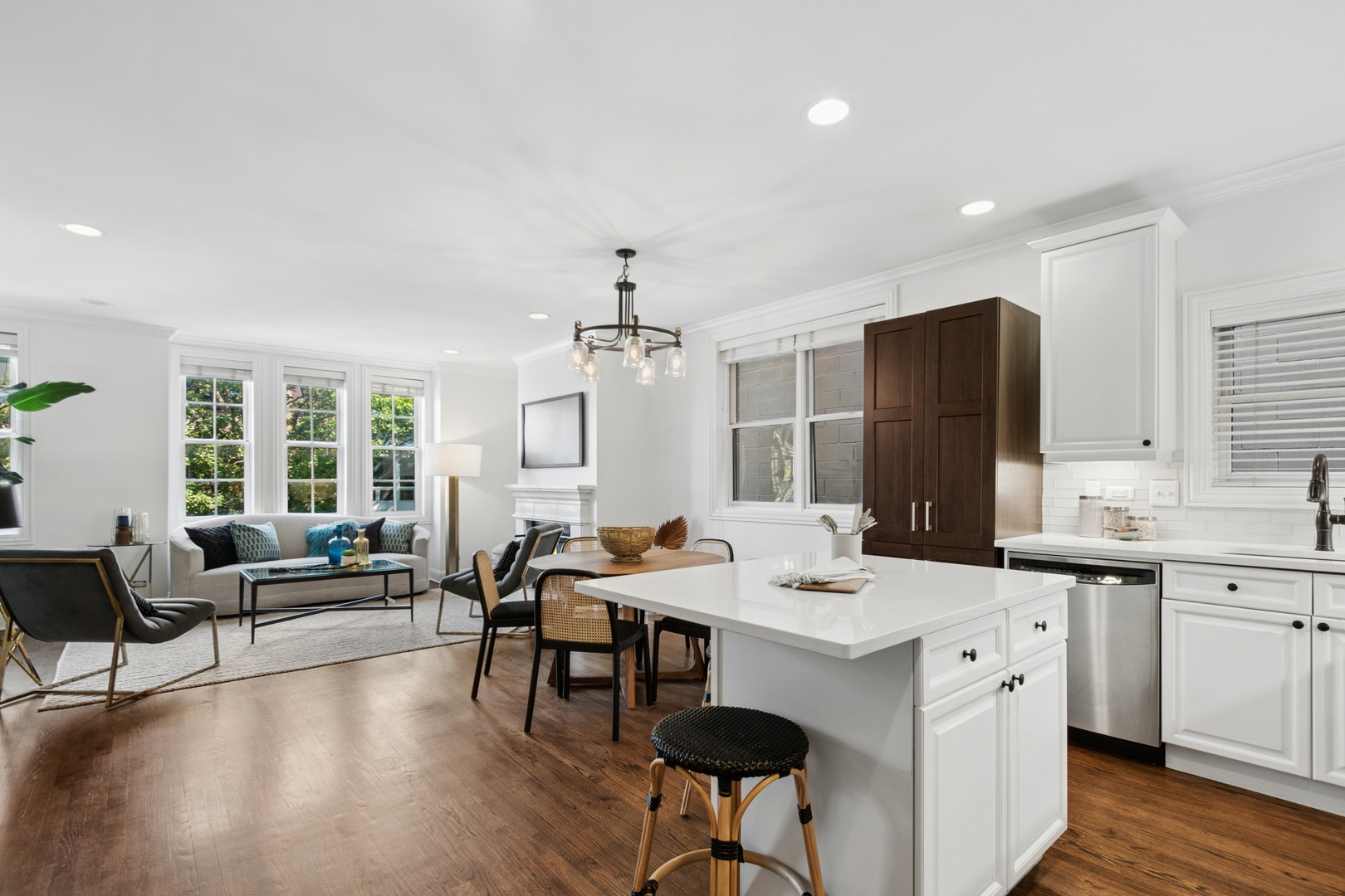 2147 West Rice Street, Unit 2E Chicago, IL 60622 - Photo 6 of 20 Gallery Image 6