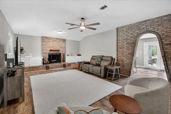 $299,900 | 1284 Beverly Drive, Shepherd, TX 77371