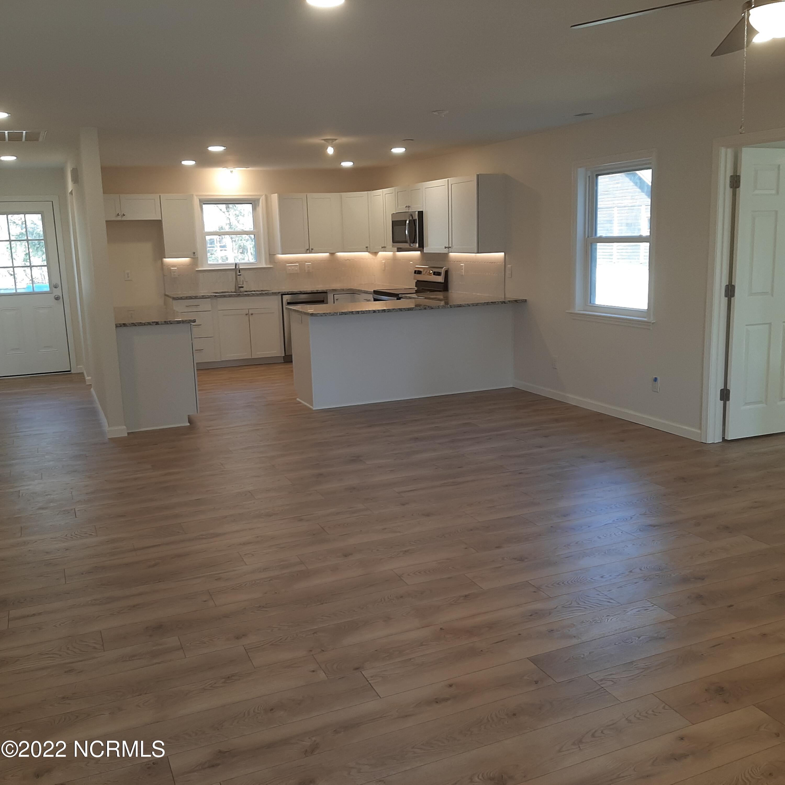 265 Horseshoe Loop Road Burgaw, NC 28425 - Photo 6 of 33 005