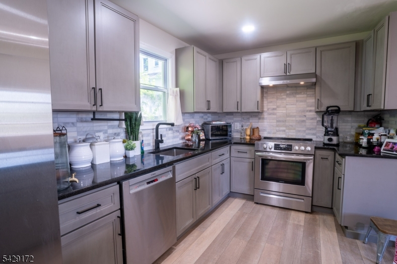 315 Warren Street Phillipsburg, NJ 08865 - Photo 7 of 16