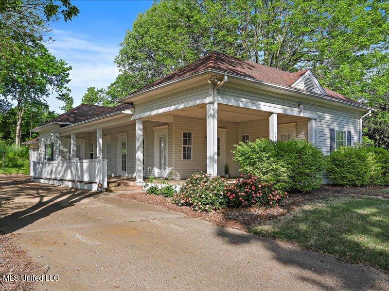1937 Windsor Pl Drive Yazoo City, MS 39194 - Photo 3 of 45 IMG_4059