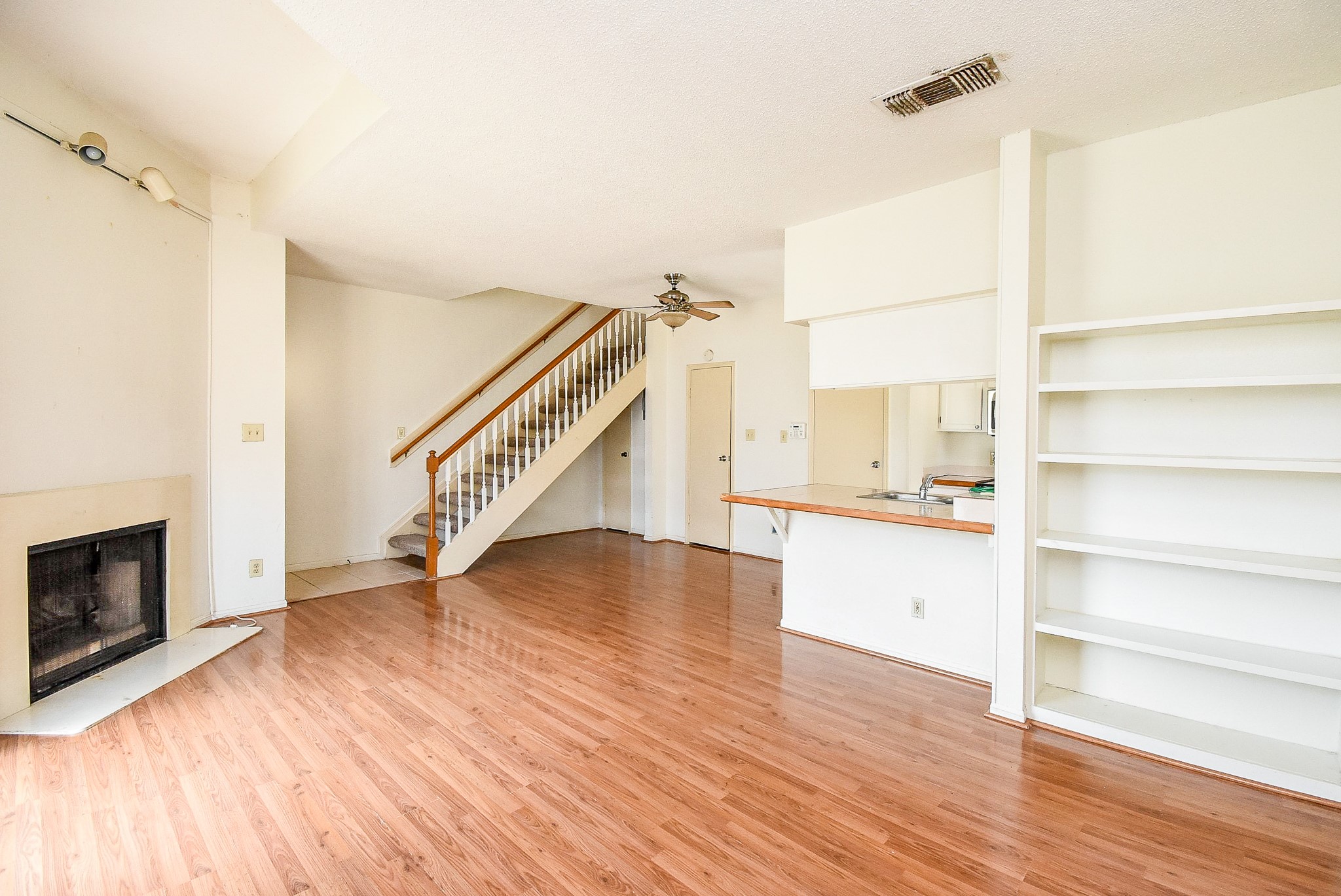 7575 Cambridge Street, Unit 1004 Houston, TX 77054 - Photo 6 of 32