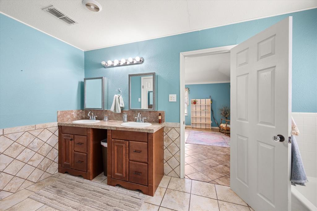 4726 Old Granbury Road Granbury, TX 76049 - Photo 15 of 40
