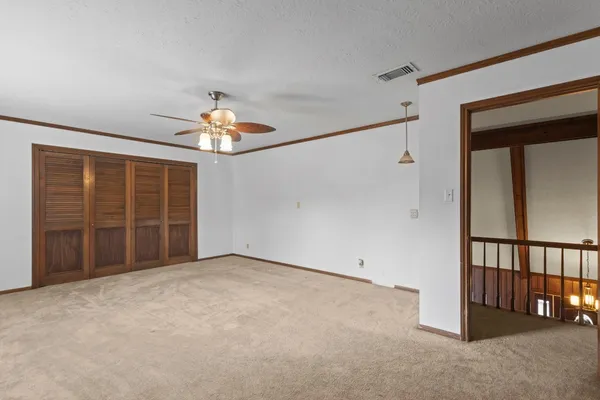a very nice looking room with a ceiling fan