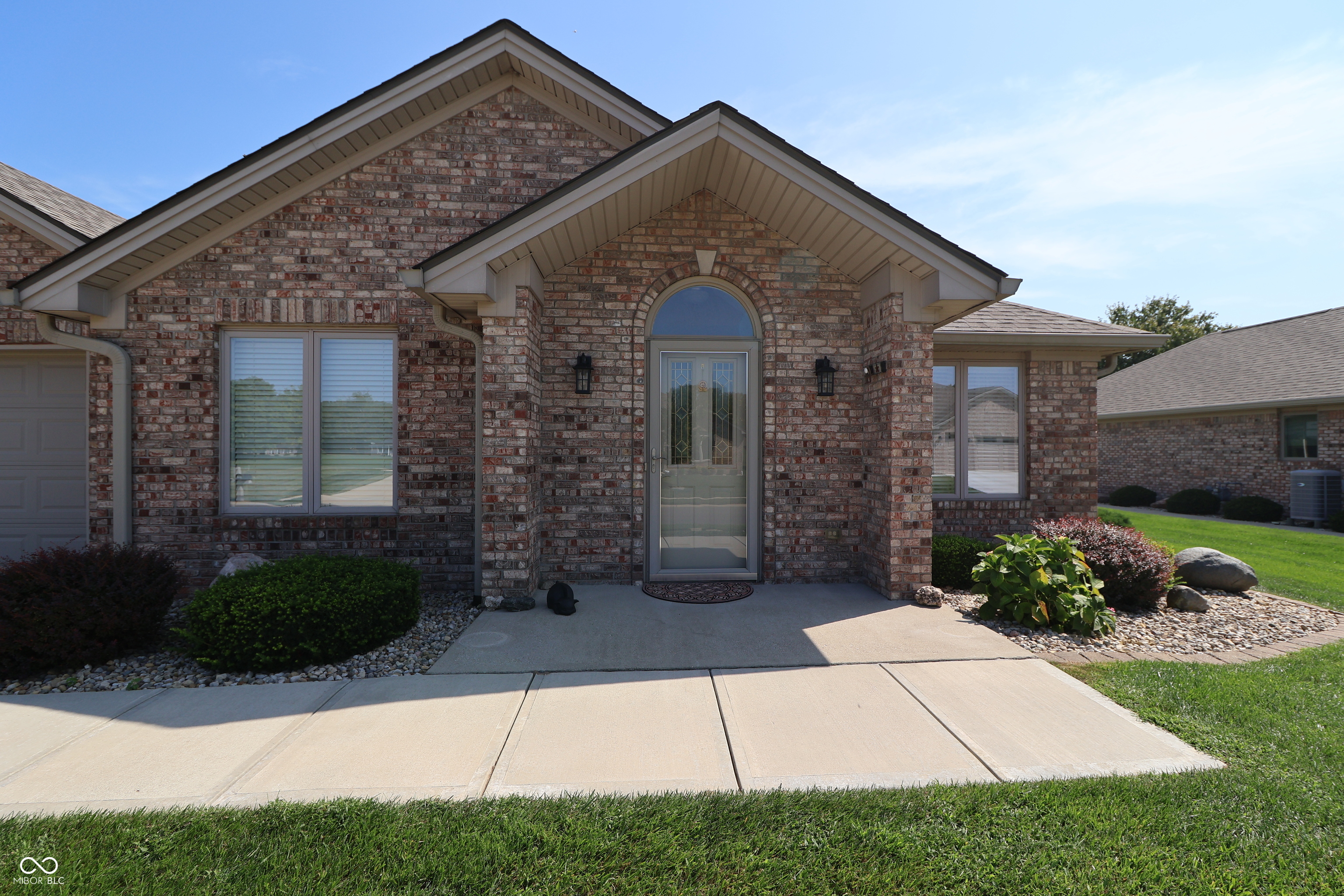 1117 Constitution Drive Edinburgh, IN 46124 - Photo 2 of 27