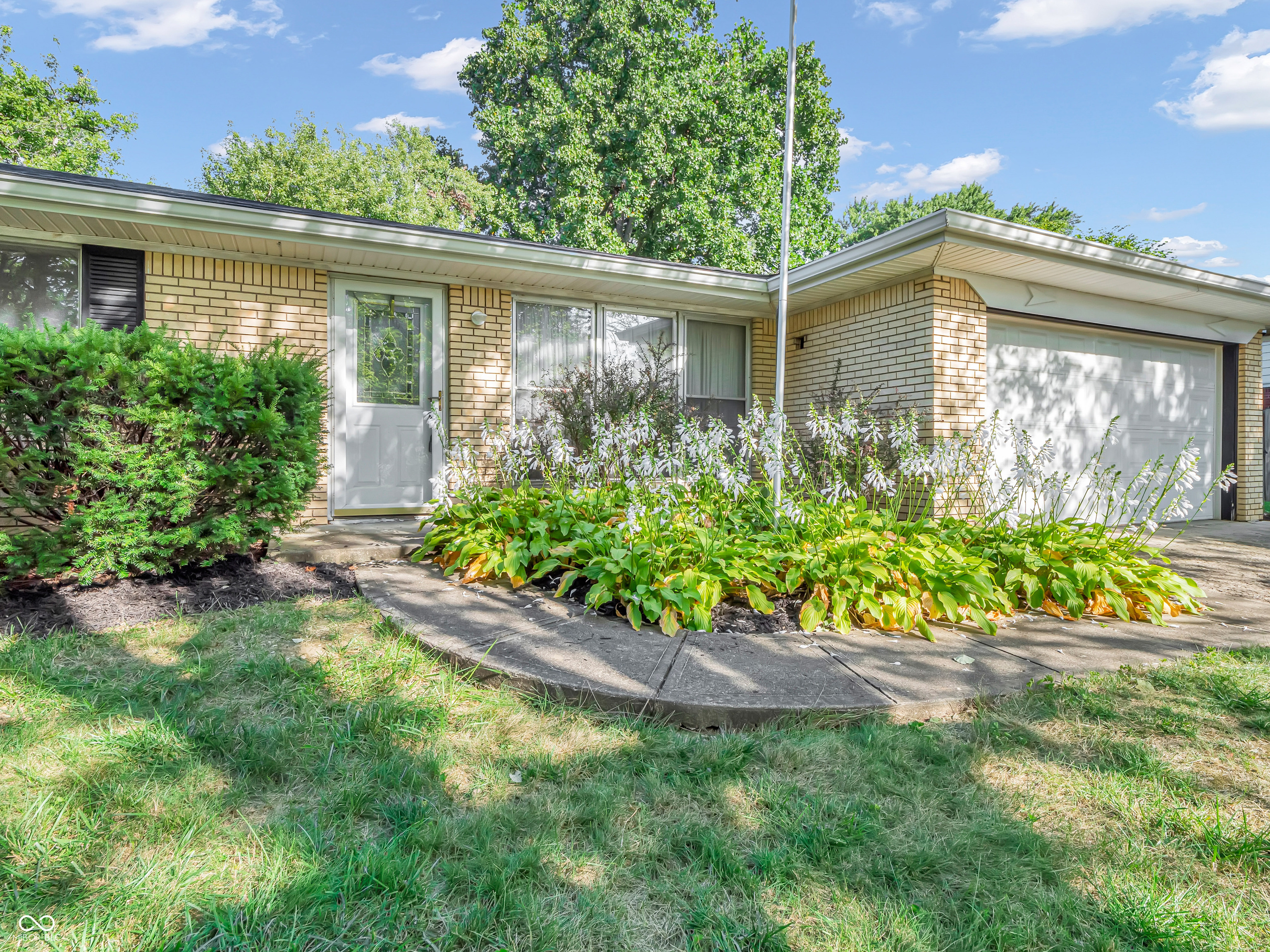 726 Coach Road Indianapolis, IN 46227 - Photo 2 of 4 Gallery Image 2