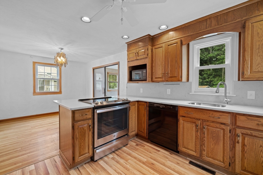 8 Edwards Road Wilmington, MA 01887 - Photo 8 of 42 Gallery Image 8