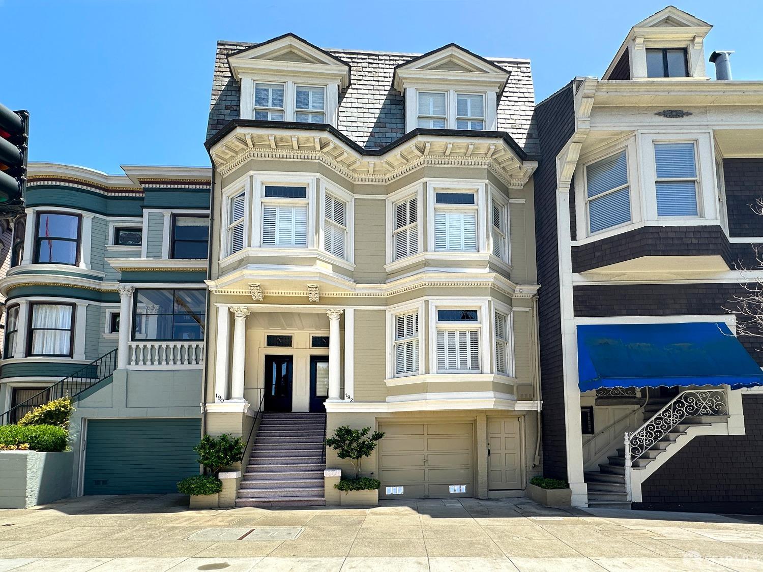 190 Arguello Boulevard, Unit 3 San Francisco, CA 94118 - Photo 1 of 8 a front view of a residential apartment building with a yard