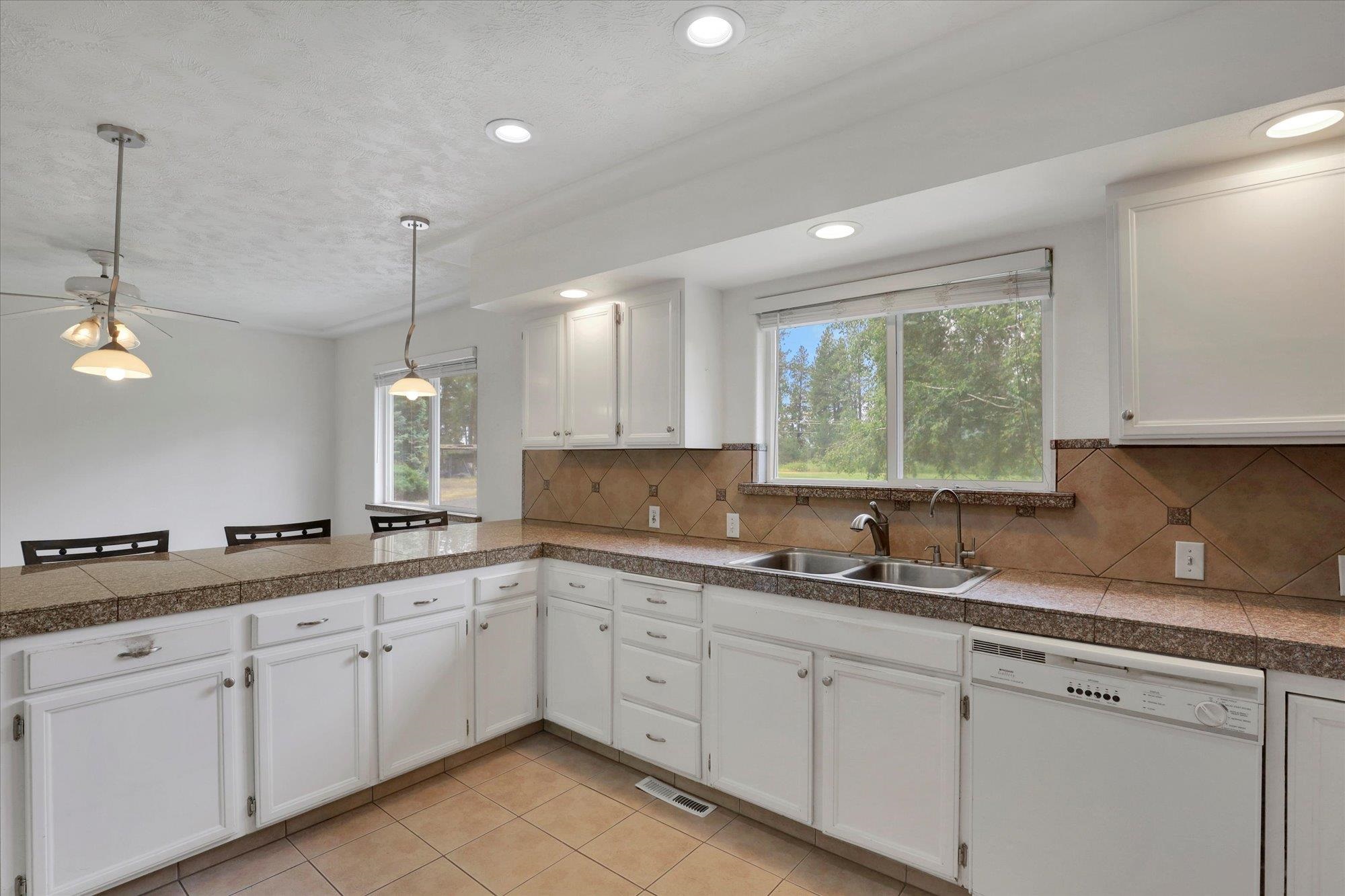 10715 South Freya Road Spokane, WA 99223 - Photo 11 of 48 Gallery Image 11