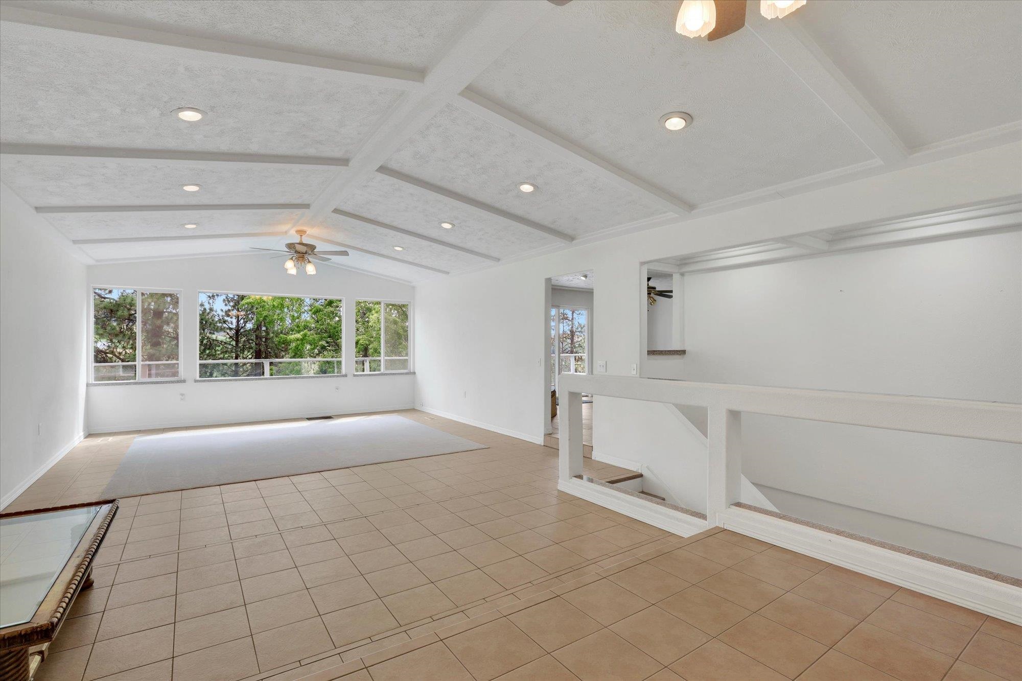 10715 South Freya Road Spokane, WA 99223 - Photo 4 of 48 Gallery Image 4